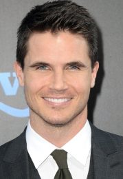 Robbie Amell