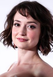 Milana Vayntrub